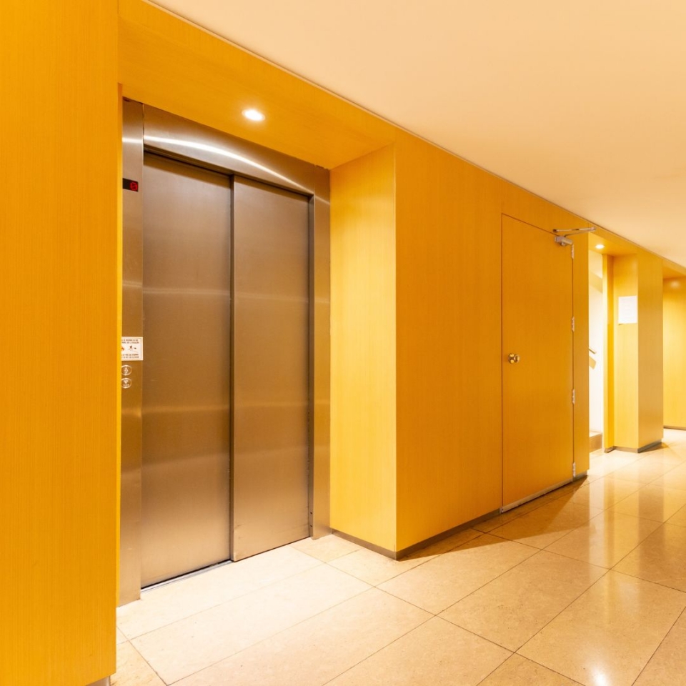 3 Ways Metal Sheets Help Keep Your Elevator Interiors Bright